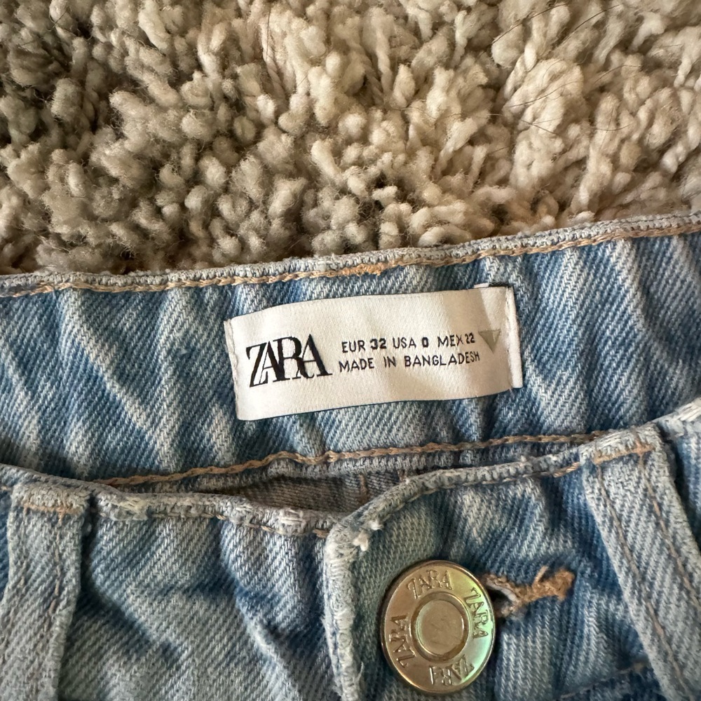 Zara Ripped Jeans - Picture 3 of 4